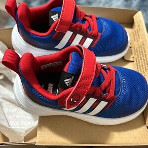 Toddler size 6 marvel spiderman sneakers.   Adidas size 6k.